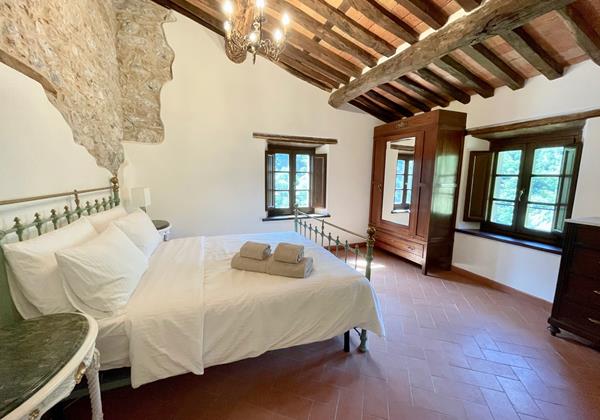 Tn Bedroom At The Back